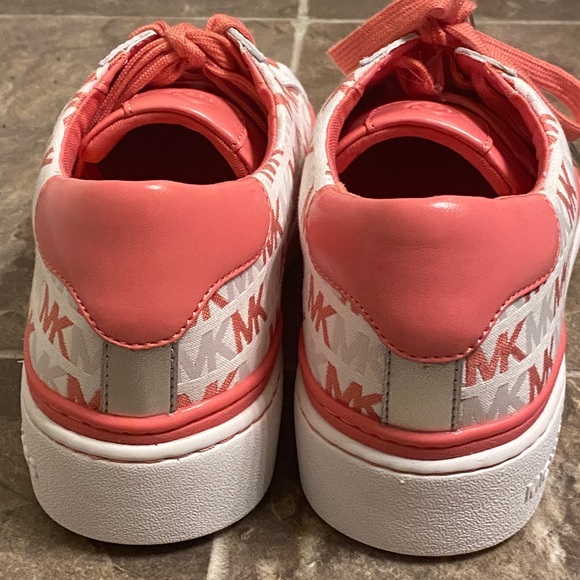 MICHAEL Michael Kors logo printed
Chapman Platform Sneakers - Picture 6 of 12